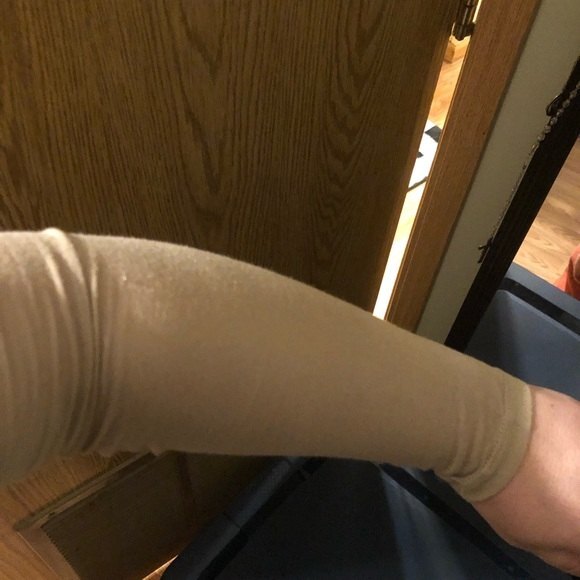 Heart hips cardigan size medium - Picture 8 of 8